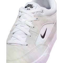 Nike SB Malor Unisex Skate Shoe White / Black / Summit White