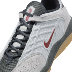 Nike SB Vertebrae Light Smoke Grey / Team Red